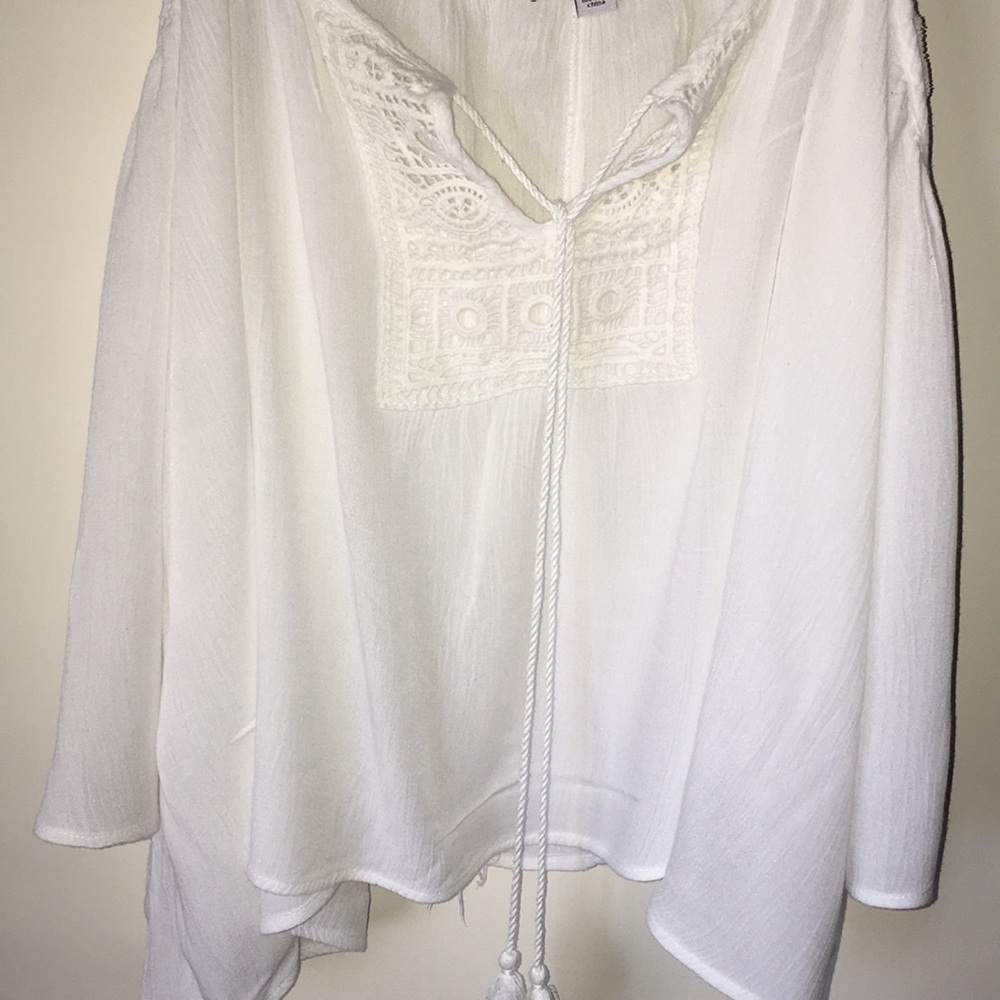 White Versatile Lightweight Blouse - image 6
